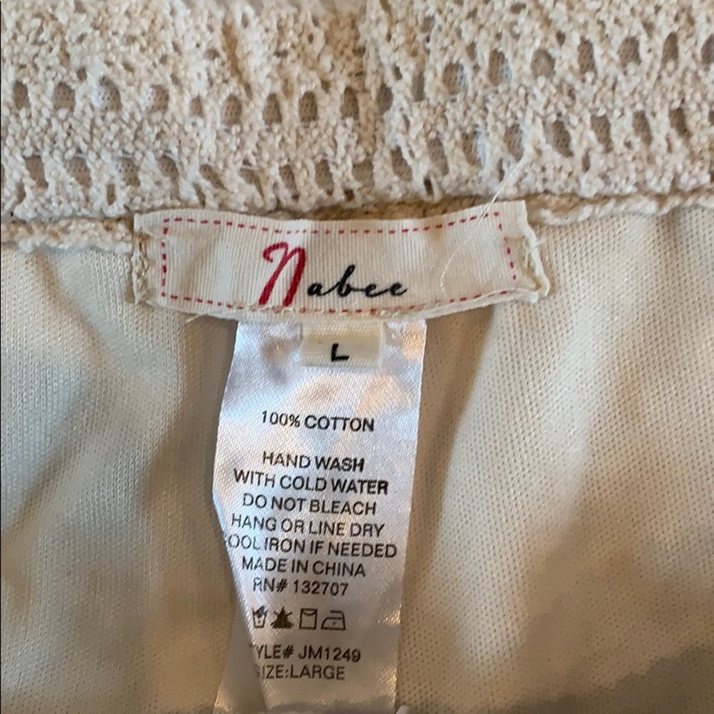Cream crotchet shorts - Picture 3 of 3